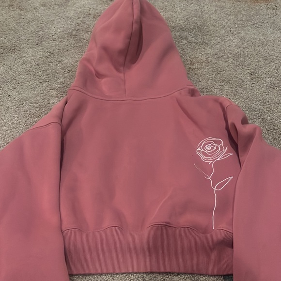 A crop hoodie - Picture 3 of 4
